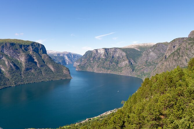 Flam: The Spectacular Stegastein Viewpoint Tour (Small Group) - Who this tour fits best in your Flåm plan