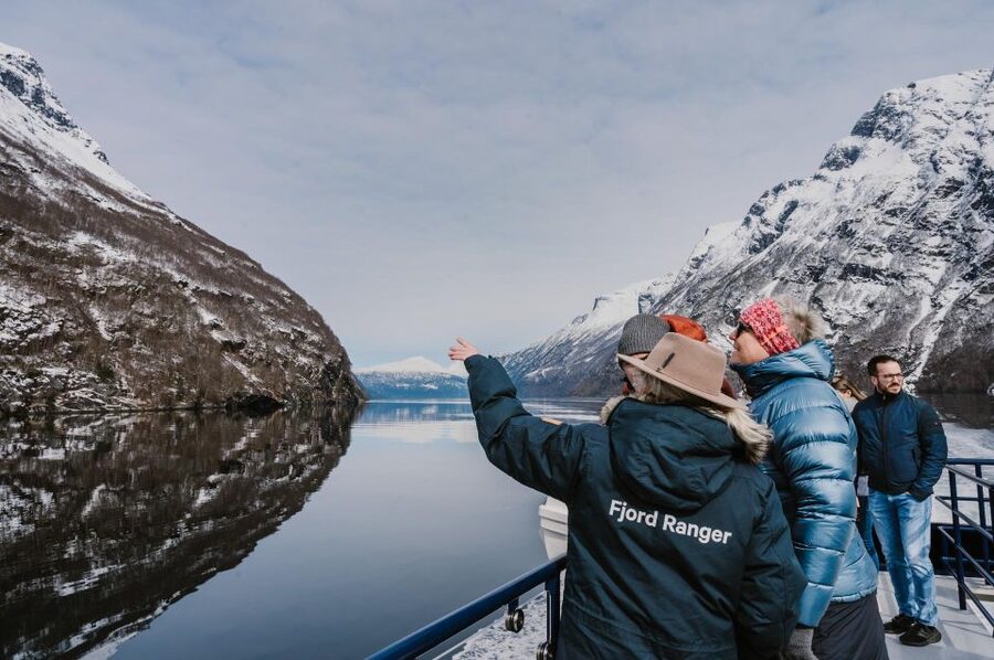From Ålesund: Winter Fjord Cruise to Geirangerfjord - Geiranger by Bus: Flydalsjuvet Viewpoint for Iconic Photos
