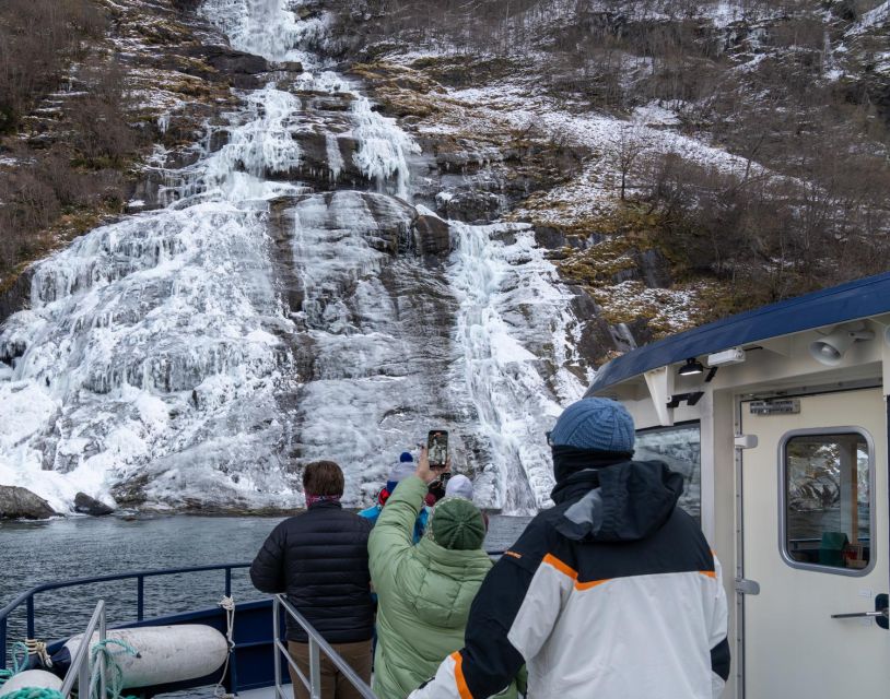 From Ålesund: Winter Fjord Cruise to Geirangerfjord - Food and Comfort on a 9-Hour Day: Lunch, Coffee, and Local Flavour