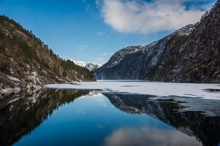From Bergen: The Original Fjord Cruise to Mostraumen - Audio Guide Rhythm: How the Commentary Keeps You Oriented