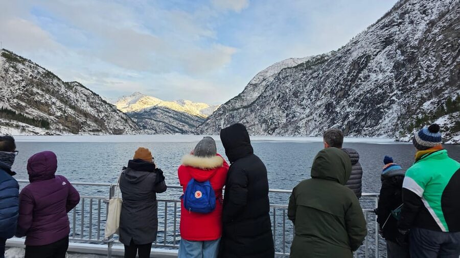 From Bergen: The Original Fjord Cruise to Mostraumen - Food and Drinks: The Easy Kiosk Break