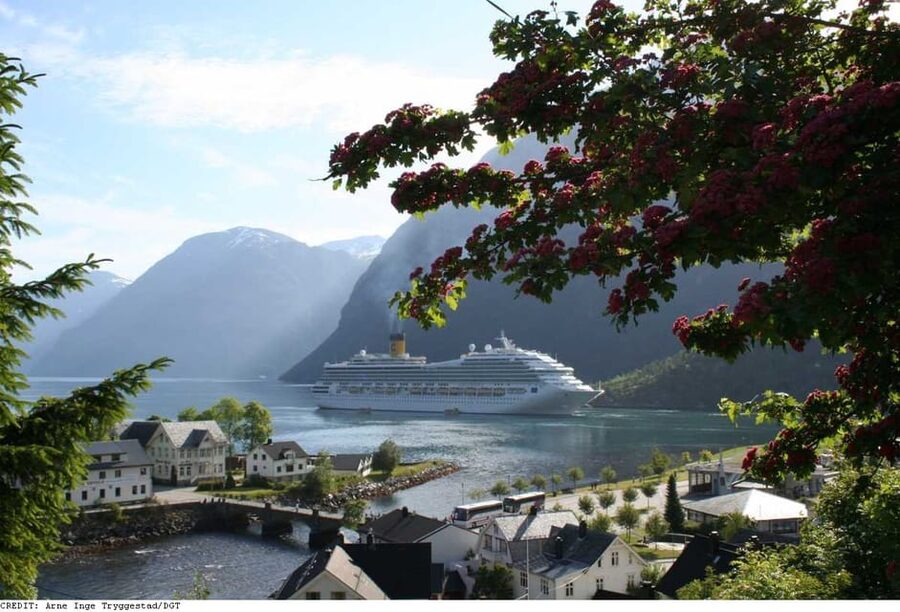 From Hellesylt: The Best of Geiranger Shore Excursion - Jostedalsbreen National Park Center and Øvstefossen: short stops that still matter
