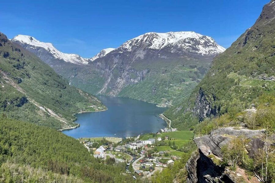 From Hellesylt: The Best of Geiranger Shore Excursion - Comfort, pacing, and who should choose a bus day like this
