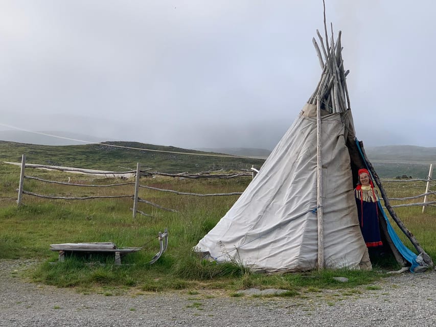 From Honningsvåg: VIP North Cape and Kingcrab Tour - North Cape time: Globe Monument, museum and cinema, plus your VIP certificate