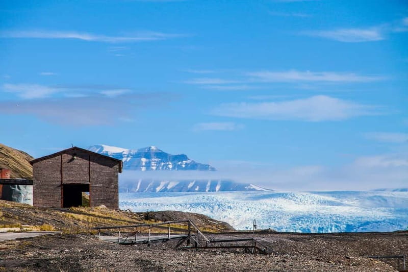From Longyearbyen: Pyramiden Private Photo Tour w/ Transfer - Getting from Longyearbyen to Pyramiden, the moving parts that matter