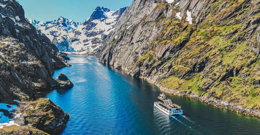 From Svolvær: Lofoten Islands Silent Trollfjord Cruise - Warm indoor areas vs. cold air, a practical way to enjoy both