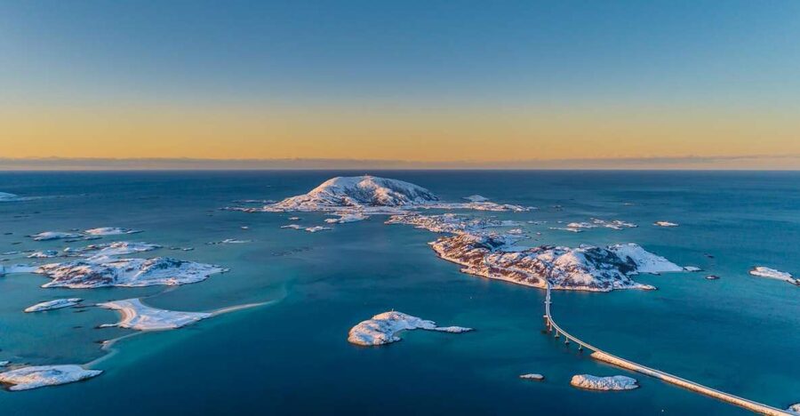 From Tromsø: Arctic Wildlife & Fjord Sightseeing Tour by Car - From Clarion Hotel The Edge to Kvaløya in comfortable style