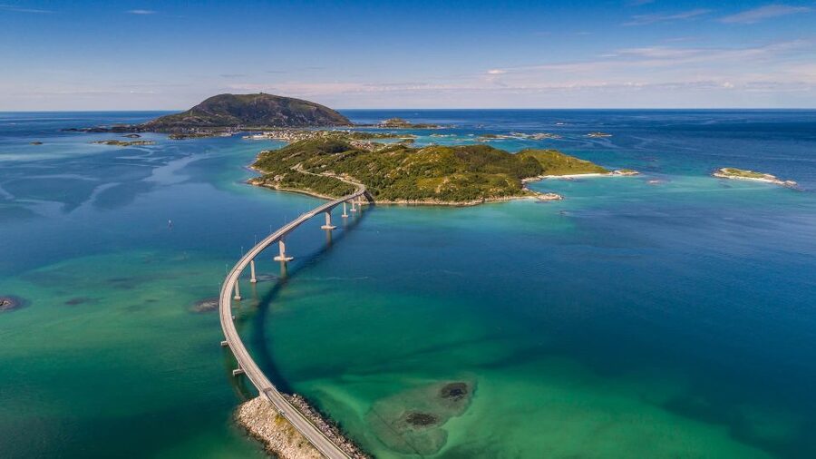 From Tromsø: Arctic Wildlife & Fjord Sightseeing Tour by Car - Kvaløya and Sommarøy: why these islands are the heart of the day