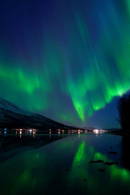 From Tromsø: Aurora Bus Tour with Snacks, Photos, and Drinks - Getting picked up at Tromsø Bridge, fast and simple