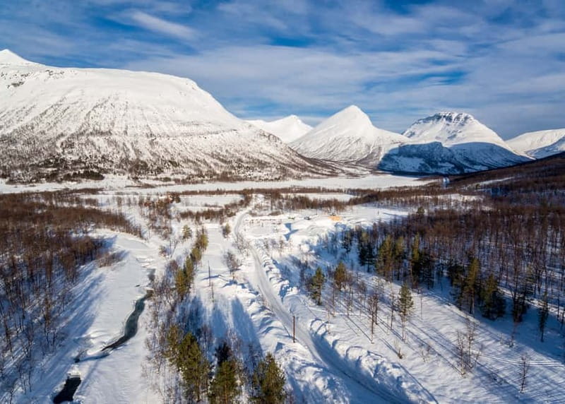 From Tromsø: Daytime Snowshoeing and Snow Park Visit - From Tromsø to Tamokdalen, the day starts with a real ride