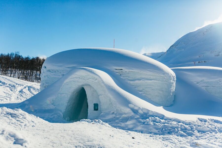 From Tromsø: Ice Domes Snow Park and Wilderness Experience - The food break in a lavvu style setting, simple, warm, and memorable