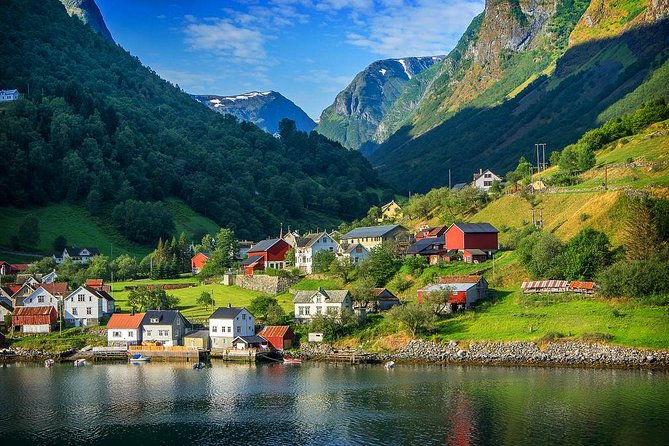 Full Day Guided Roundtrip From Bergen To Sognefjord With Flam Railway - Morning start from Bergen stasjon: the Bergen Railway leg to Voss