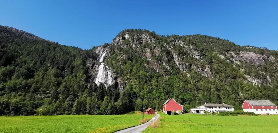 Full day private tour to Flåm - Flåmsbana train ride to Myrdal: when the scenery is in motion