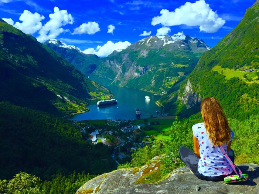 Geiranger: Dalsnibba, Flydalsjuvet, Eagle Bend & Fjords Tour - Dalsnibba Skywalk at 1,500 Meters: The Main Event