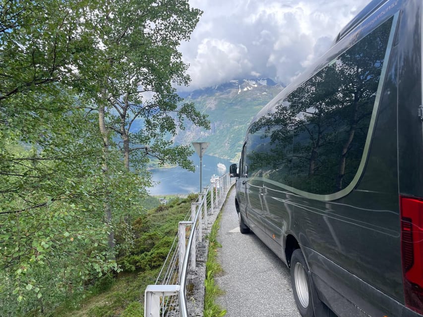Geiranger Dalsnibba: mini bus tour - Dalsnibba Viewpoint: What the Top Experience Feels Like