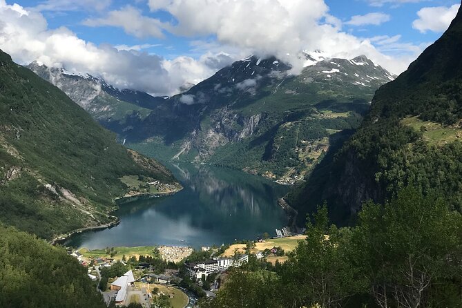 Geiranger: Excursions.no Geiranger Highlights - Eagle Road Hairpin Turns: The Ride Factor on Narrow Mountain Roads