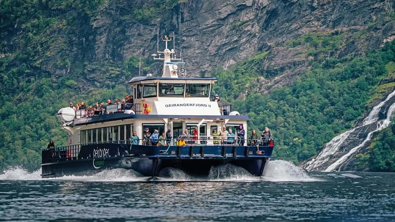 Geiranger: Fjord and Waterfalls Sightseeing Boat Trip - The waterfall route: Seven Sisters, Bridal Veil, and The Suitor