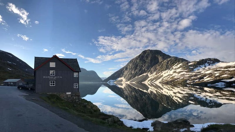 Geiranger Fjord: Downhill Self-Guided Bike Tour - The downhill ride: reading the road and enjoying the fjord from above