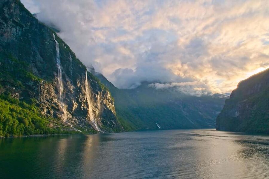 Geiranger Fjord Tour from Geiranger (with stop in Hellesylt) - Hellesylt Town Stop: 90 Minutes to Walk, Look, and Reset