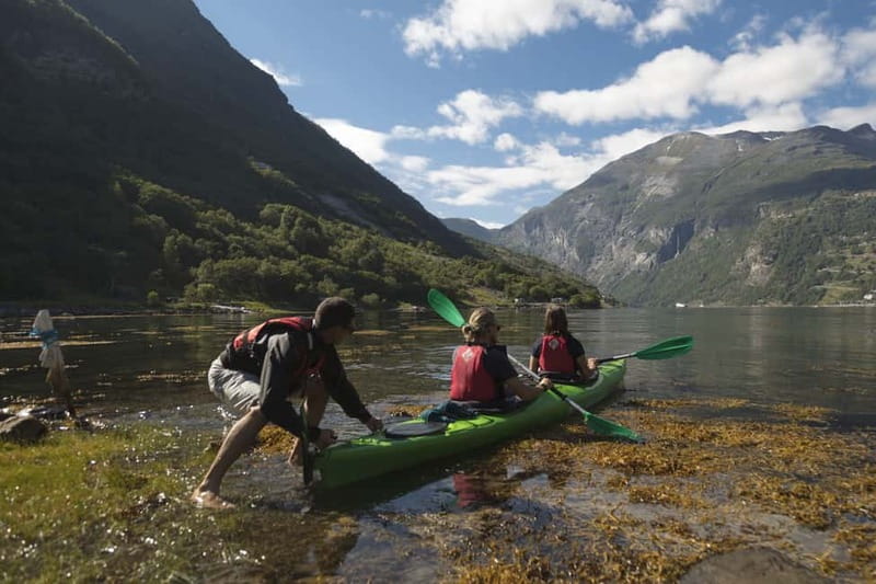 Geiranger: Guided Kayak Tour in Geiranger Fjord - Meeting at Geirangervegen 10, then getting on the water fast