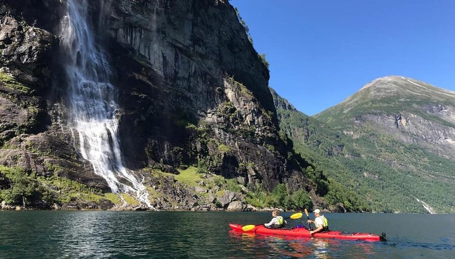 Geiranger: Kayak tour with guide - What it feels like to paddle Geirangerfjord