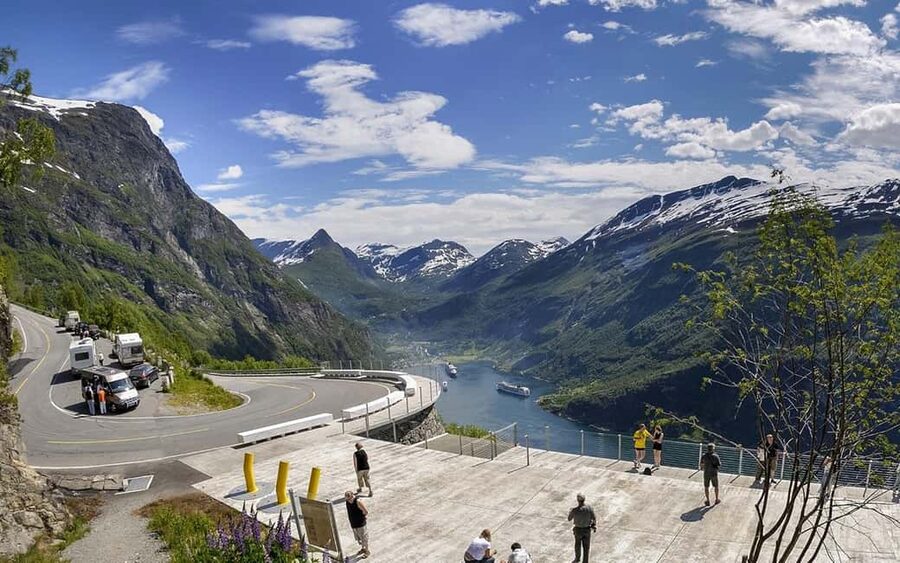 Geiranger: Panorama Bus Tours 1,5/2hr (Highlights viewpoint) - Toilets and Waiting: When You’ll Need Them and When You Don’t
