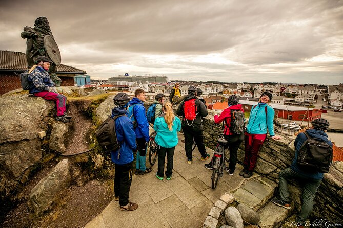 Guided EL-Bike tour in the city of Haugesund and Coastal path - Haraldshaugen and the National Monument: the Viking unifier, plus Korsshaugen’s 1000-year cross