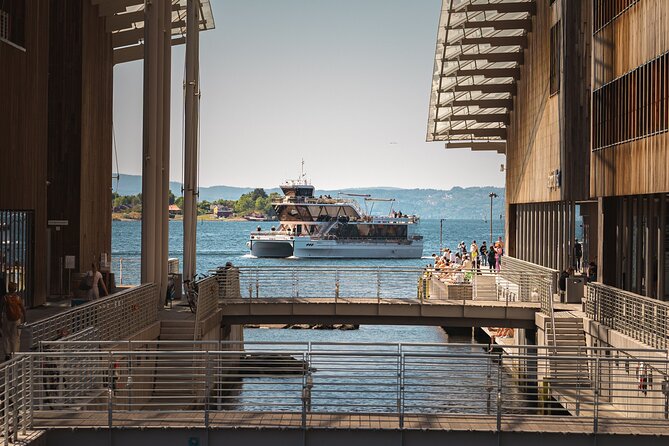 Guided Sightseeing Cruise on Oslofjord by Premium Silent Boat - Lighthouses in the Oslofjord: passing icons and hearing the stories