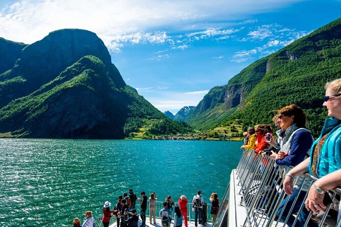 Guided Tour To Nærøyfjorden, Flåm And Stegastein - Viewpoint Cruise - Flåm village time, photos now, lunch when you are ready