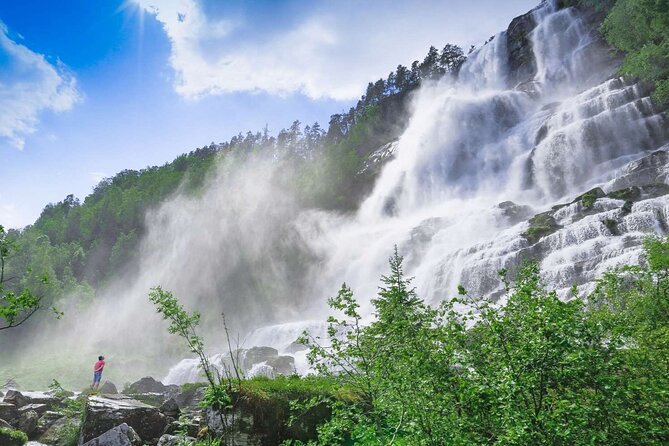 Guided Tour To Nærøyfjorden, Flåm And Stegastein - Viewpoint Cruise - How the tour guide changes your day (Bjarte, Thomas, Geir, and more)