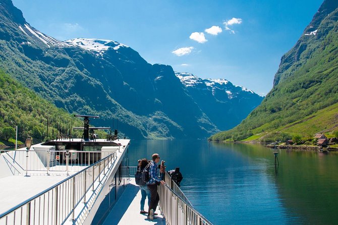 Guided tour - Viking Village, Nærøyfjord Cruise and Flåm Railway - How the day really feels: bus, boat, and two trains in one loop