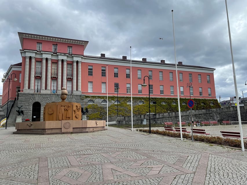 Haugesund: Guided Scenic Minibus tour of Haugesund - Stop 3: Kvalsvik and Jason D. Taylor’s Rising Tides sculptures