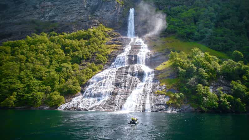 Hellesylt: Guided Geirangerfjord Boat Tour - What the clothing and spray feel like, so you’re not surprised