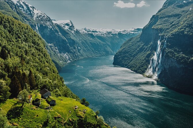 Hellesylt Sightseeing Boat Geirangerfjord - How the cruise moves: no land stops, slowdowns for photos