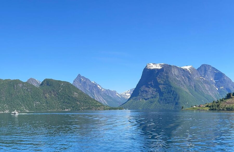 Hjørundfjord Fjord Cruise roundtrip from Ålesund - Passing Trandal, Sæbø, and Urke: what to look for from the water