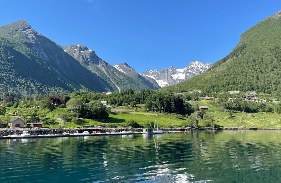 Hjørundfjord Fjord Cruise roundtrip from Ålesund - Øye stop: a scenic break with real-world limits