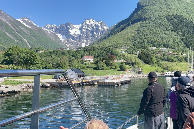 Hjørundfjord Fjord Tour Roundtrip from Ålesund - Comfort onboard: WiFi, restrooms, and the air-conditioning question