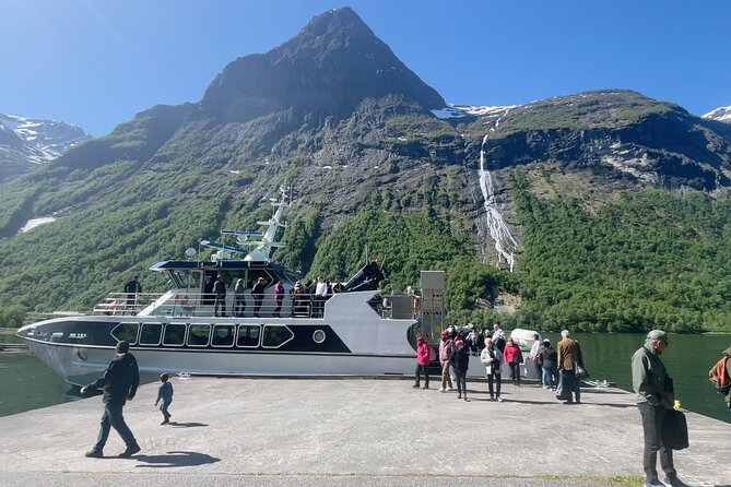 Hjørundfjord Fjord Tour Roundtrip from Ålesund - Group size and seat reality