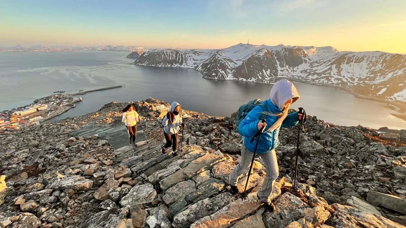 Honningsvåg: Hiking Tour. Arctic Ocean Views from Mountains - Starting Point at Artico Christmas House, Then Straight Into the Steps