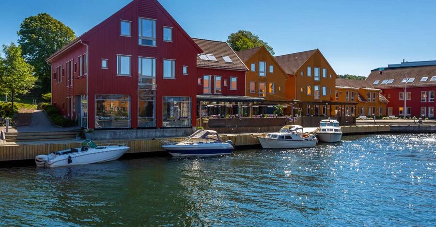 Kristiansand: Guided Cultural Walking Tour - Coastline promenade to Christiansholm Fortress views