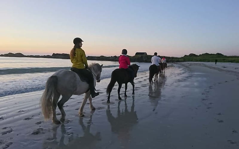 Lofoten: Guided Horse Riding Tour Over Hov and Hovsund - Hovsund: a gentle climb to the fishing village