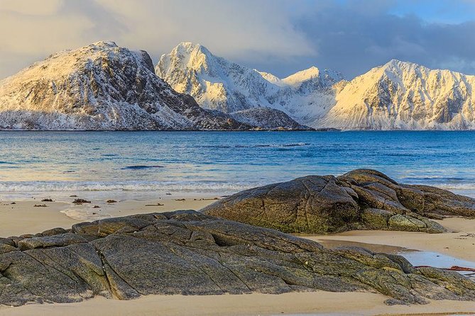 Lofoten Highlights Photo Tour - Henningsvær & Haukland - Henningsvær: the fishing village that turns into a photo set