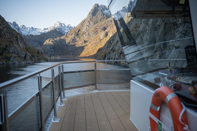 Lofoten Island: Silent Trollfjord Cruise from Svolvær - Getting started at Torget 22: boarding the quiet electric boat