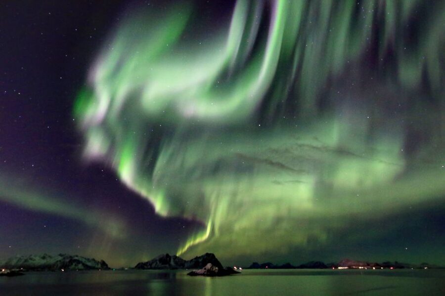 Lofoten: Northern Lights Tour with Photographer - What the ride feels like: small group minivan vs larger minibus