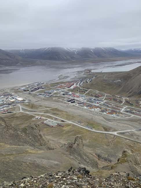 Longyearbyen: Platåfjellet Guided Hike with Panoramic Views - The 3 to 4 Hour Hike: How the Trail Builds the Experience