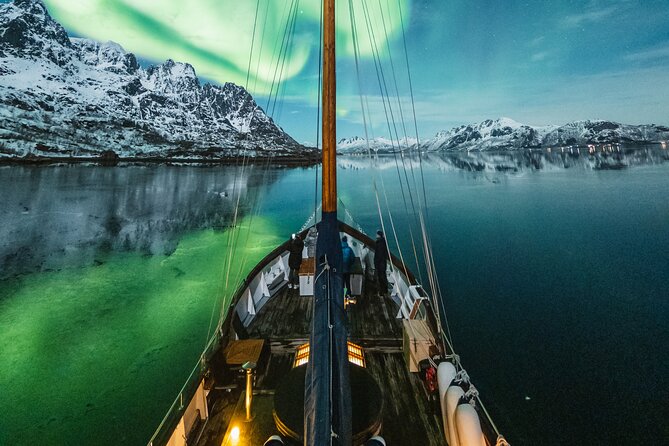 Luxury Northern Lights Yacht Cruise with Hot Tub from Tromsø - A 4-hour luxury aurora hunt from Tromsø, on the Stella Oceana