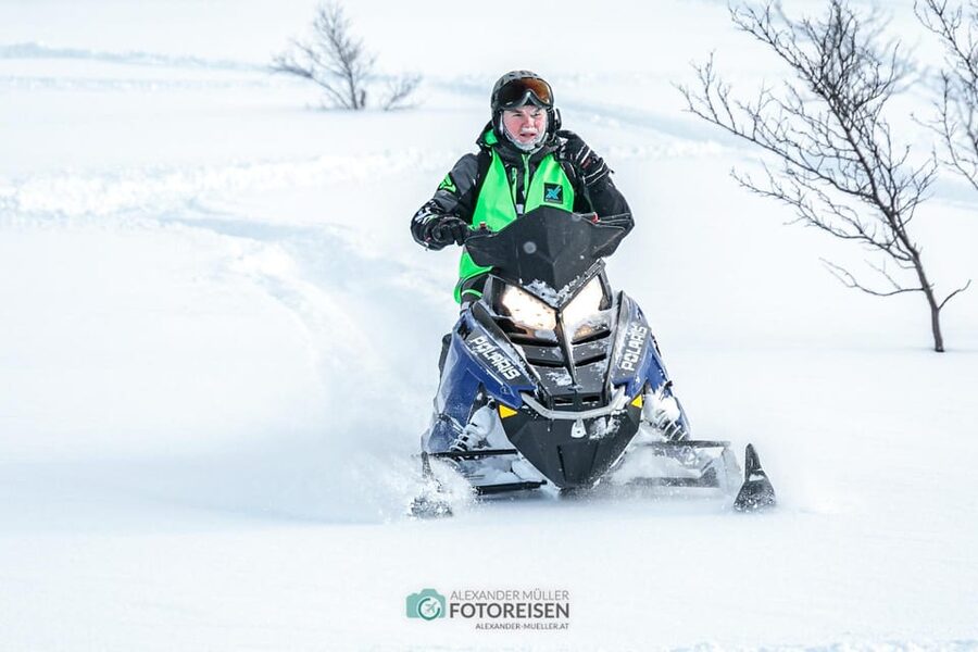 Lyngen: Snowmobile Safari with Lunch in seaside Restaurant - XLyngen Start: Fitting Up and Getting Your Bearings