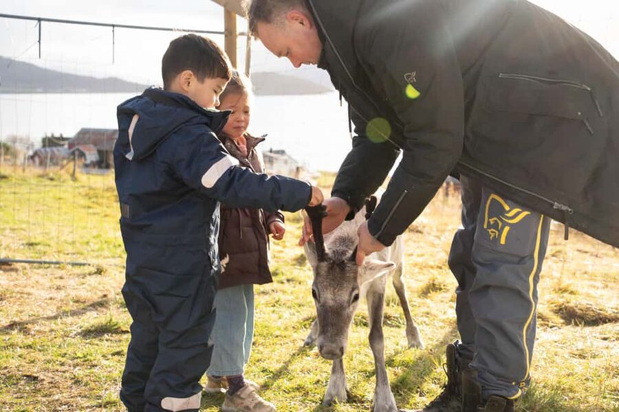 Malangen Sami Camp and Reindeer Experience with Lunch - Lasso throwing practice, learning through movement