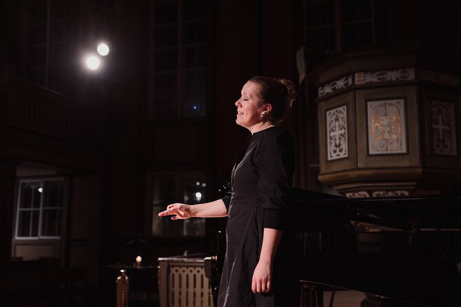 Midnight Concert in Tromsø Cathedral - The 30-minute program: psalms, folk, Sami music, and Norwegian voices