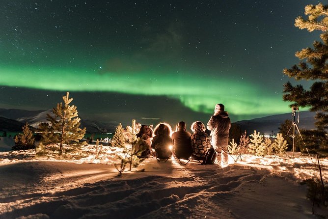 Minibus Northern Lights Chase with Photography from Tromsø - When Finland Enters the Picture